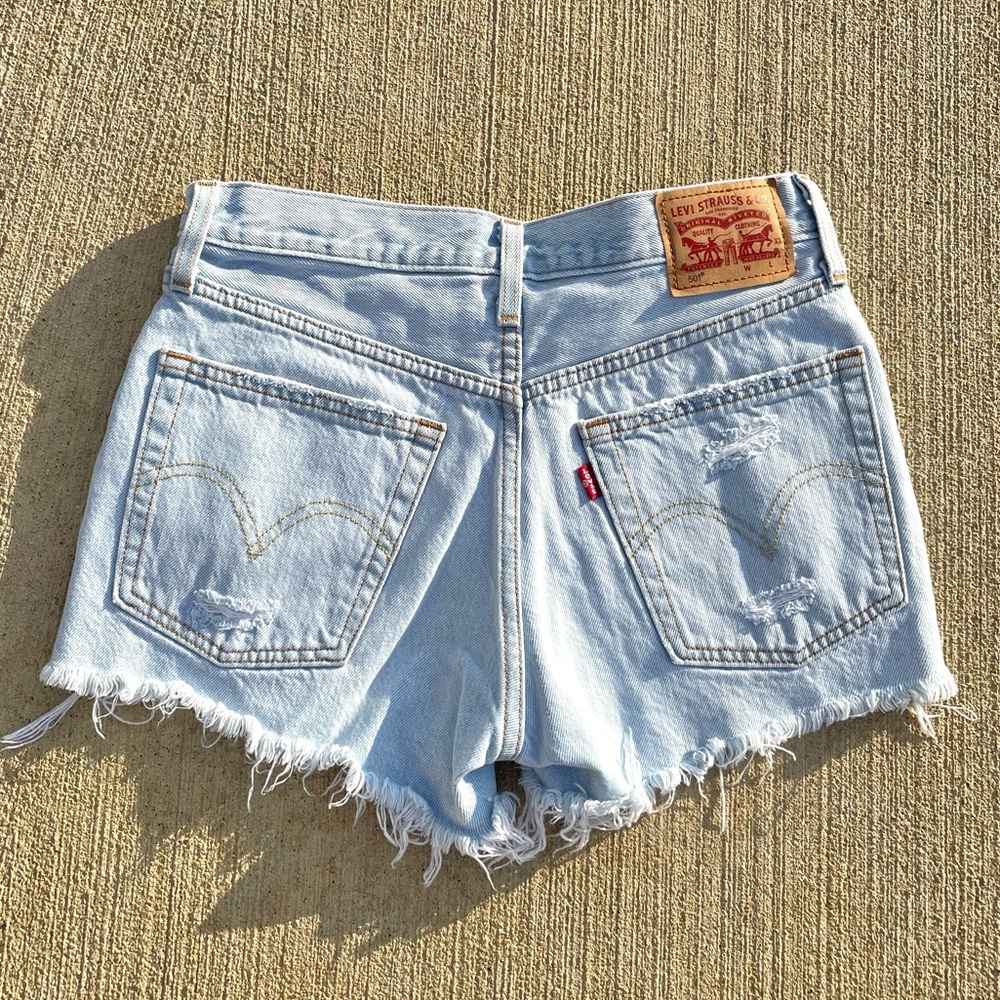 Vintage levi 501 light wash high rise denim shorts
